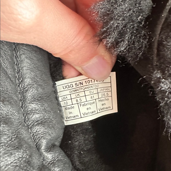 UGG Black Boots Lace Up Boot, EUC, size 10 - Picture 6 of 6